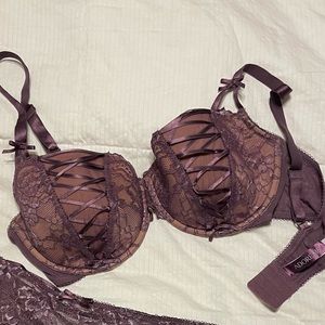 Adore Me Enny Contour Balconette Plus, 42DD